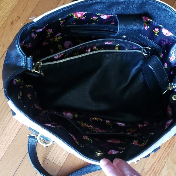 Large Betsey Johnson Bag Convertible  NWOT - Picture 6 of 8